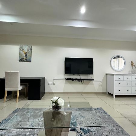 Alken Studio Apartment Doha Bagian luar foto